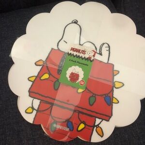 🎄 ( FOUR ) Peanuts Snoopy Holiday Placemats